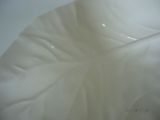 (07) wei&szlig;e Servierplatte in Blattform 30x25