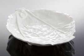(07) wei&szlig;e Servierplatte in Blattform 30x25